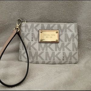 Michael Kors Jet Set Small Signature Wristlet